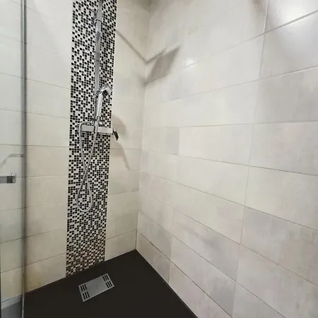 Wehost - Studio Le Choeur De Nice - 2 Lits / 4 Pers - Vieux Nice * Nicea